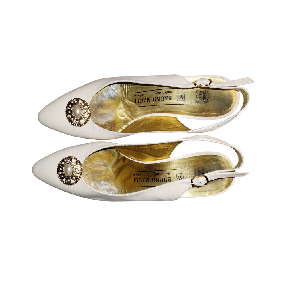 Bruno Magli Womens 7B Cream Leather Slingback Heels Pearl Medallion Italy G8001
